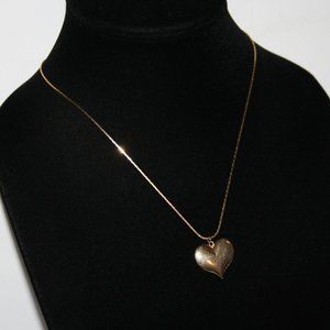 Beautiful gold heart necklace 18"